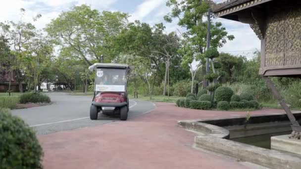 Ladies Riding Electric Car Tour Vicinity Museum Park Thai Ban — Stock videók