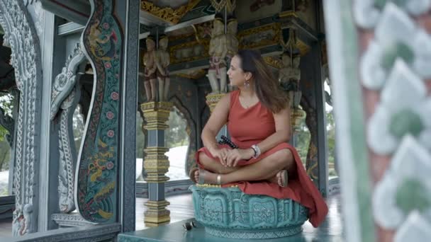 Woman Sitting Lotus Position Intricate Designed Rounded Yoga Seat Pavilion — Video