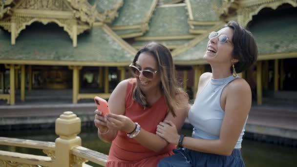 Asian Women Laughing While Looking Smartphone Ancient City Museum Park — Vídeos de Stock