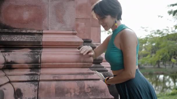 Attractive Woman Touching Leaning Forward Archaic Pillar Historic Temple Ancient — Vídeos de Stock