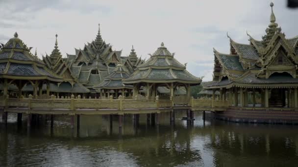 Beautiful Ancient Temples Muang Boran Bangkok Thailand Zoom Out Wide — Stockvideo