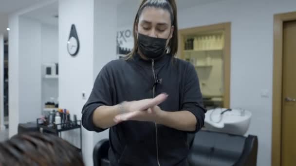 Gay Latino Hairdresser Applying Serum Clients Wet Hair Horizontal Video — Stock video