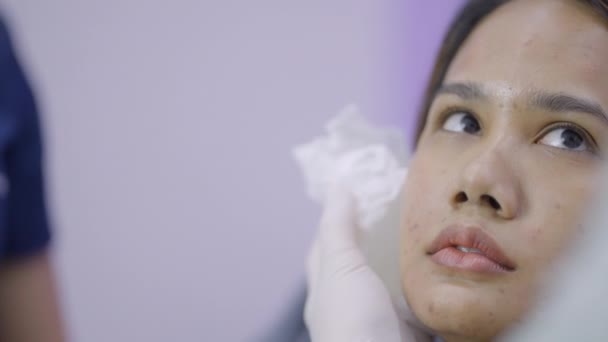 Young Asian Ice Pack Face Avoid Swelling Pain Botox Injections — Stok video