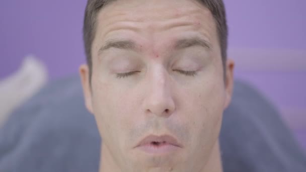 Disoriented Man Red Spots Face Getting Botox Injections Beauty Salon — Stockvideo