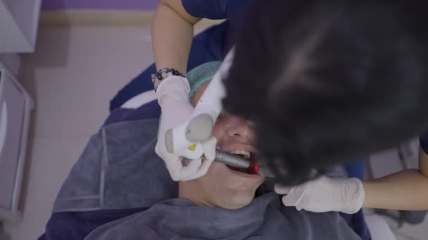 Doctor Does Facial Rejuvenation Procedure Laser Device Man Skin Care — Αρχείο Βίντεο