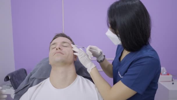 Caucasian Man Gets Botox Procedure Remove Crows Feet Expression Lines — Video