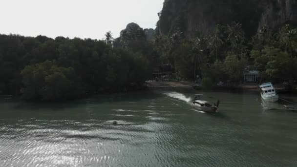 Long Tail Boat Travelers Departing Railay Beach Thailand Aerial View — 图库视频影像