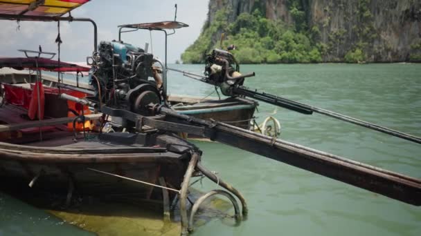 Empty Thai Traditional Long Tail Boats Travel Tours Moored Railay — Vídeos de Stock