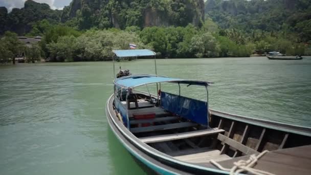 Thai Long Tail Passenger Boat Travel Guided Island Hopping Tours — Stock videók