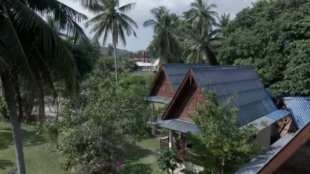 Phangan Tropical Beach Island Resort Typical Bungalows Accommodations Aerial Pullback — Stockvideo