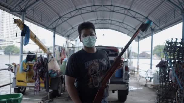 Fisherman Pier Holding Speargun Spearfishing Bangkok Thailand Covid Pandemic Medium — Vídeos de Stock