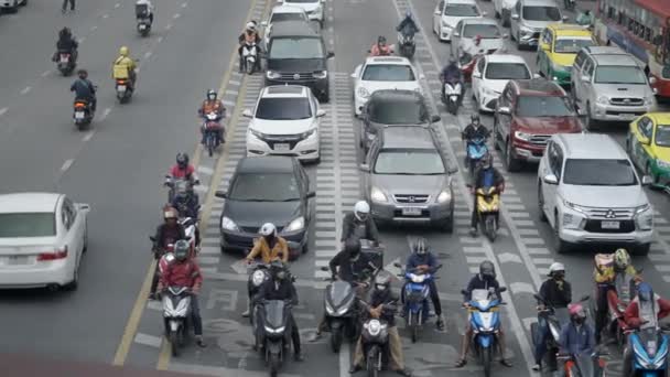 방콕의 교통에서는 오토바이와 Horizontal Video — 비디오
