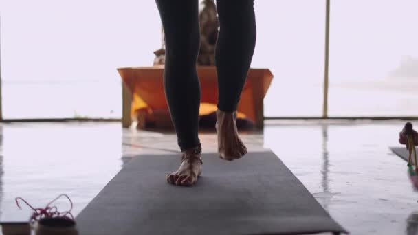 Cropped View Yogis Feet Legs Marching Place Yoga Mat Young — Stock Video