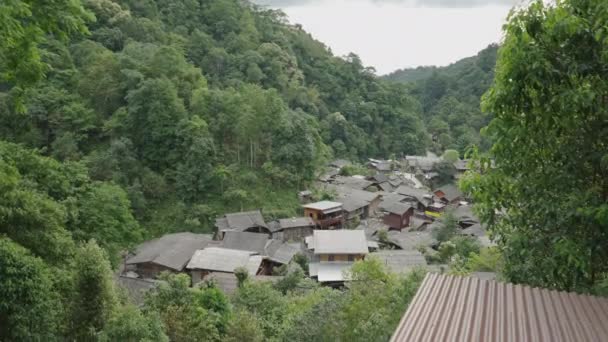Idyllisk Homestay Maekampong Village Surrundet Dense Forest Mae District Chiang – stockvideo
