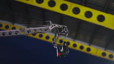 Boks müsabakasını çekmek için Crane Flok Ekipmanı 'nın sonu. - Kapat - 4K Yatay Video