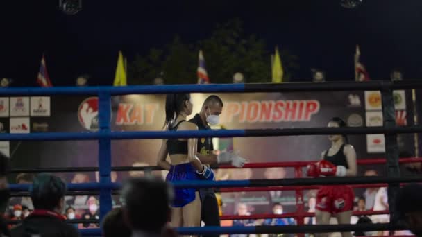Γυναικείες Αθλήτριες Κατά Διάρκεια Του Διαγωνισμού Muay Thai Στο Buakaw — Αρχείο Βίντεο