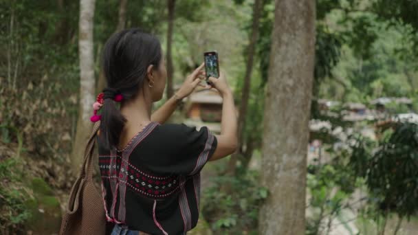Asian Woman Taking Pictures Using Her Smartphone Mae Kampong Village — 비디오