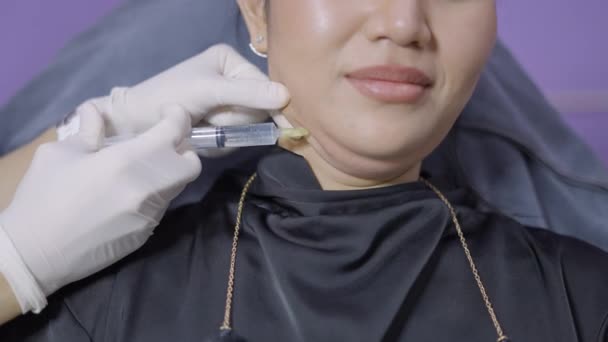 泰国私人诊所对年轻亚洲妇女的胶原蛋白美容治疗 4K水平视频 — 图库视频影像
