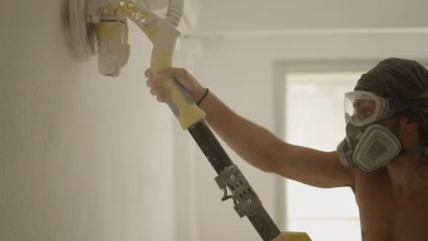 Handymanは自宅で改装を行い 自分だけのコンセプト 4K水平ビデオ — ストック動画