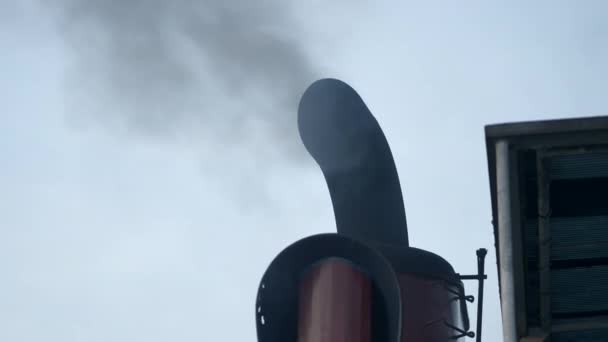 Black Smoke Ferry Boat Flue Clear Sky Inglês Close Horizontal — Vídeo de Stock