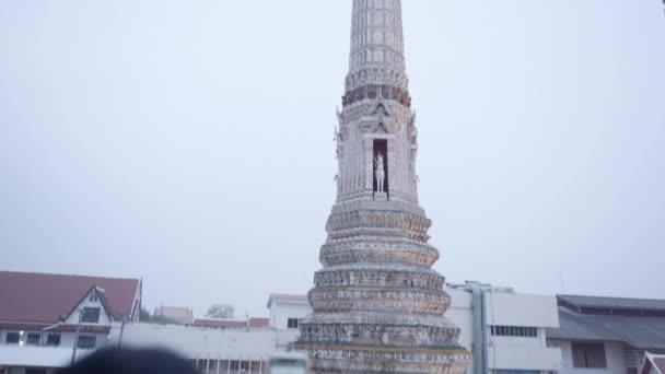 Wat Arun Tower Photographed Female Tourist Back View Women Using — Stock Video