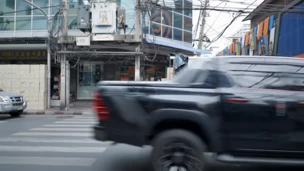 Ruch Ulicy Bangkoku Dostawcą Rozładunku Stosu Pudełek Ciężarówce Dostawy Tle — Wideo stockowe