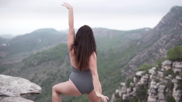 Faceless Caucasian Woman Practicing Yoga Middle Mountain Landscape Horizontal Video — Stock Video
