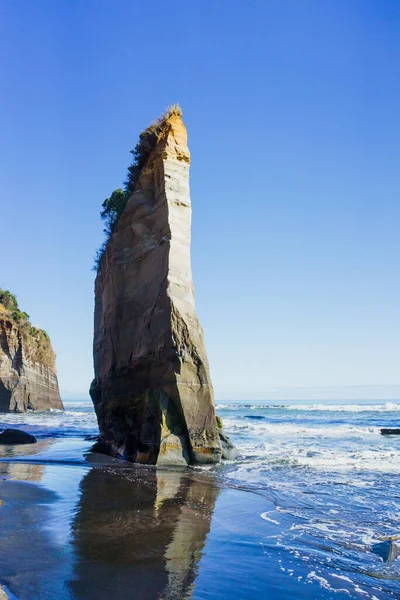 Isolated Narrow Tall Rock Ocean Three Sisters Elephant Travel Concept — Stock Photo, Image