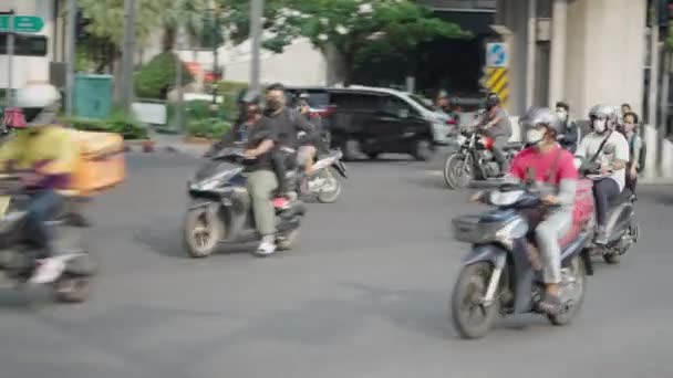 曼谷繁忙街道的快速移动交通 泰国的摩托车骑手 Pov 4K水平视频 — 图库视频影像