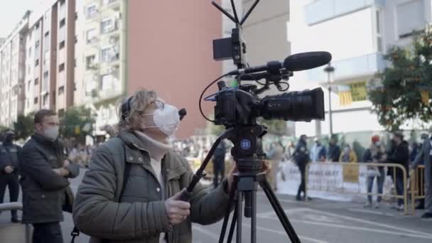 Camera Man Video Camera Tripod Position Street San Antonio Abad — Stock Video