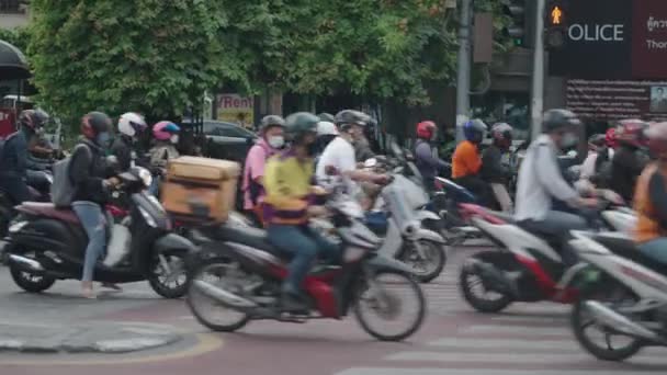 泰国曼谷的公共车辆和摩托车交通 4K水平视频 — 图库视频影像