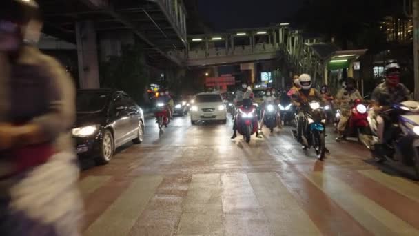 Slow Moving Traffic Cars Motorcycles Night Busy Street Bangkok Thailand — Stock Video