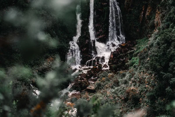 Heftiger Wasserfall Ende Des Wasserfalls Der Zur Ruhe Des Flusses — Stockfoto
