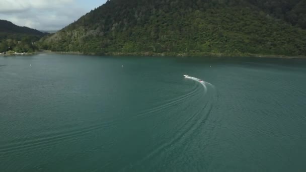 Barco Vista Aérea Vela Com Flutuador Lago Rotorua Nova Zelândia — Vídeo de Stock