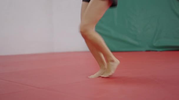 Kaki Wanita Tak Dikenal Melompat Tali Gym Wanita Pemanasan Untuk — Stok Video