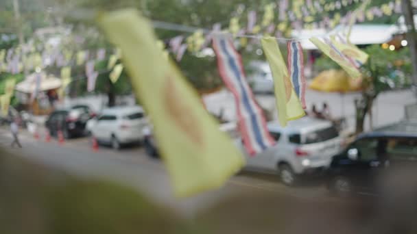 Primo Piano Gagliardetti Una Corda Con Bandiera Thailandese Appesa Strada — Video Stock