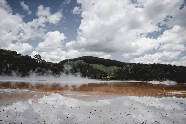 Felhők Tükröződik Egy Rotorua Természet Koncepció — Stock Fotó