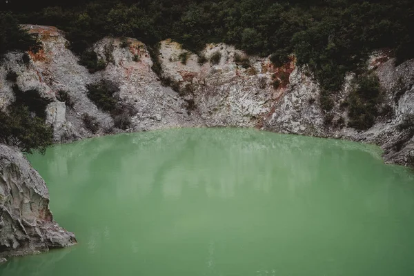 Barna Víz Között Sziklák Rotorua Nature Koncepció — Stock Fotó