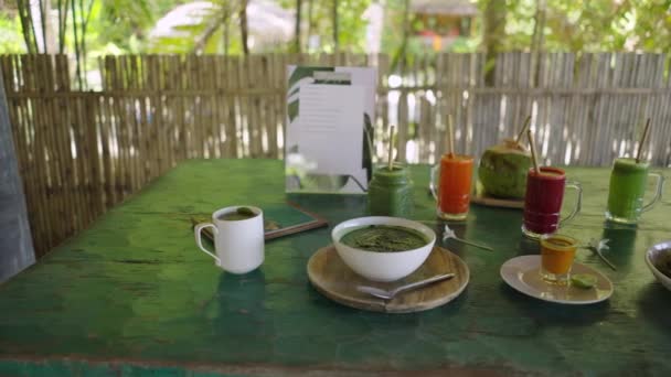 Productos Marketing Orion Healing Center Tailandia Exhibidos Sobre Superficie Madera — Vídeo de stock