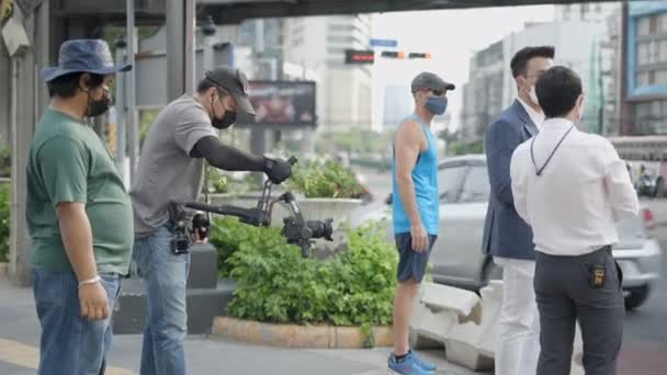 Sceną Wywiadu Strzelanie Chodniku Bangkoku Tajlandia Bustling City Road Ruchu — Wideo stockowe