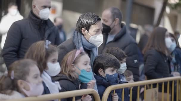 Åskådare Bär Skyddande Masker Den Religiösa Firandet San Antonio Abad — Stockvideo