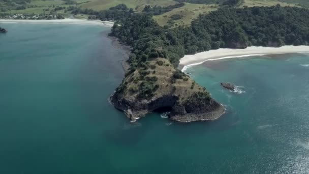 Aerial View Rock Cave New Chums Beach New Zealand Horizontal — Stock Video