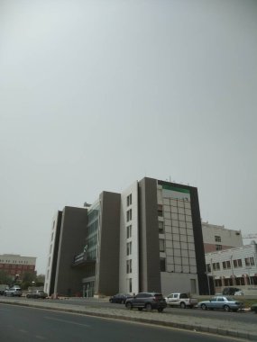 Kentsel alanda bir bina 