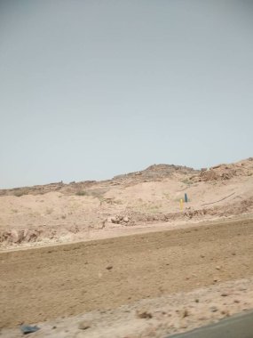 Yol kenarı çöl manzarası 