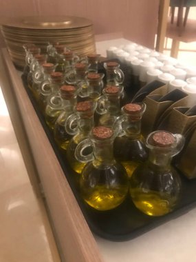 Bir kadeh şarabı kapat.