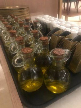 Bir kadeh şarabı kapat.