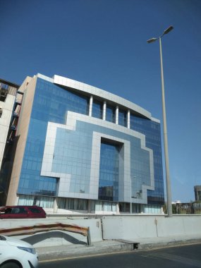 Şehrin modern binası