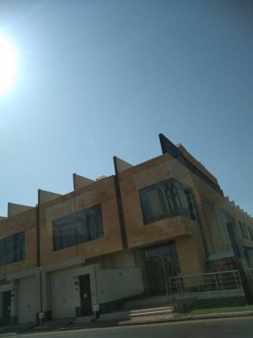 Şehrin modern binası