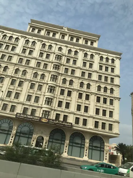 Παλάτι Του Ξενοδοχείου Στην Πόλη — Φωτογραφία Αρχείου