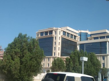 Şehrin modern mimarisi.